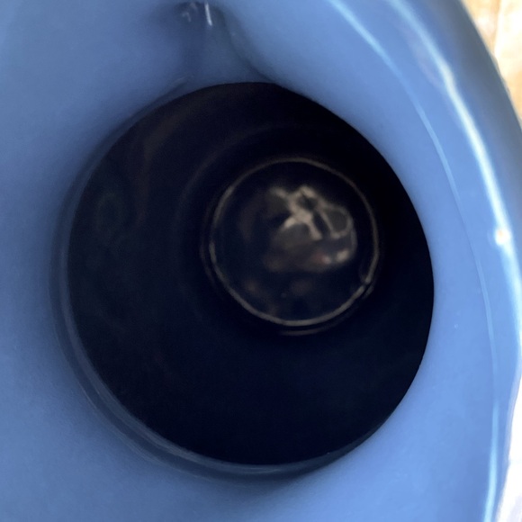 Vintage McCoy Raised Turkey vase/pitcher 1968. Beautiful blue. Tiny chip on top. - Picture 14 of 15